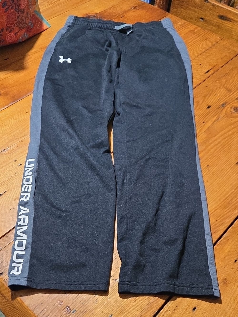 Under Armour Black Joggers with Gray Side Panels Sz Y Xl